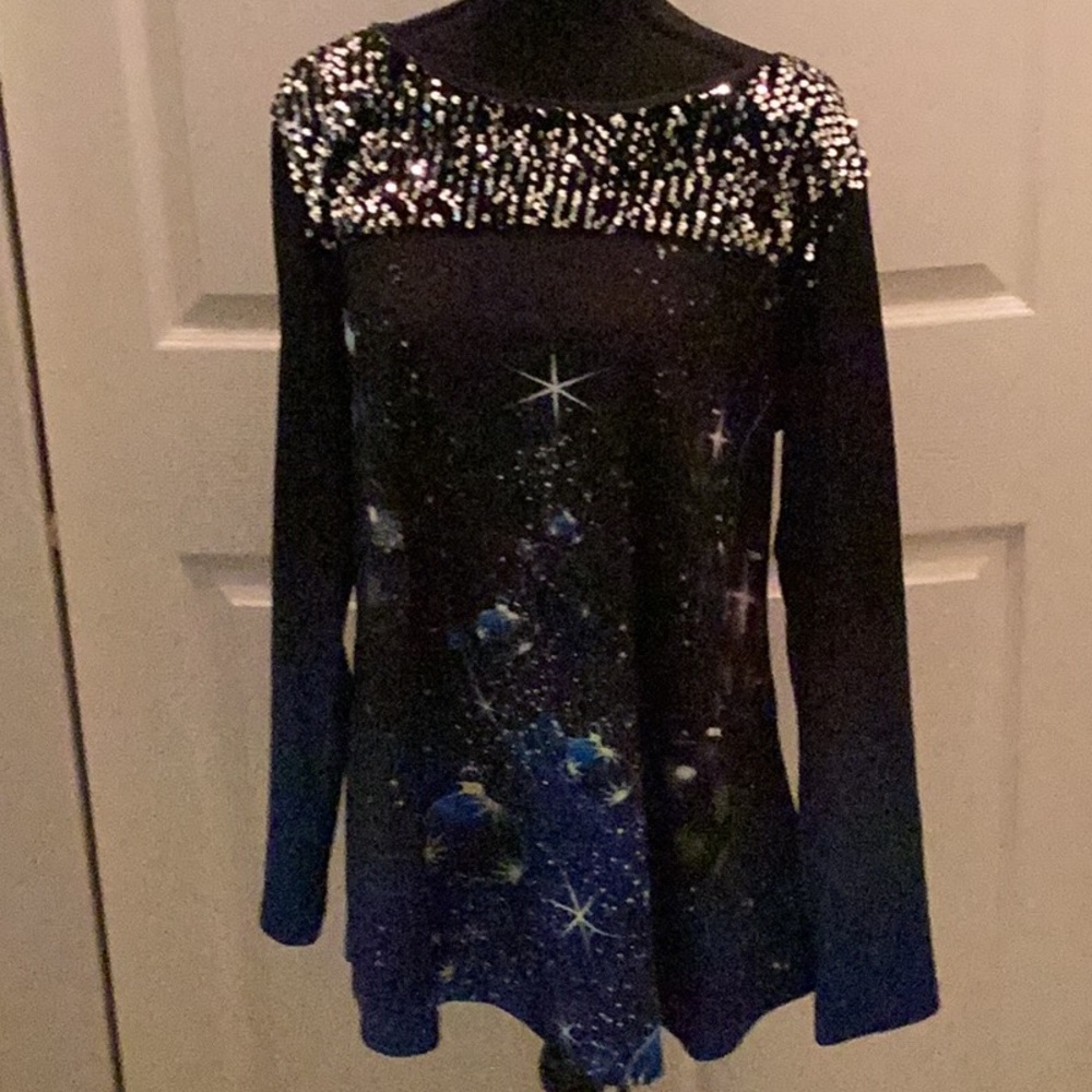 🦋NWOT Too Gorgeous Top Size XLarge Sparkles &
Shines Closet Must Have 🦋